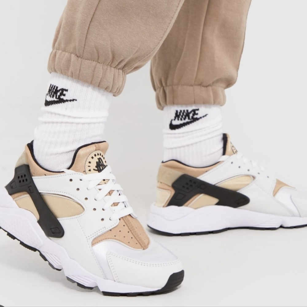 Nike Women's Sneakers in White and Tan